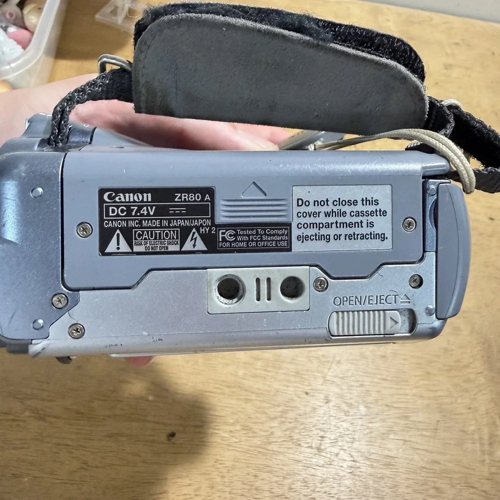 Canon NTSC ZR80 Silver 2.5″ LCD 360x Digi Zoom Handheld MiniDV Camcorder Tested